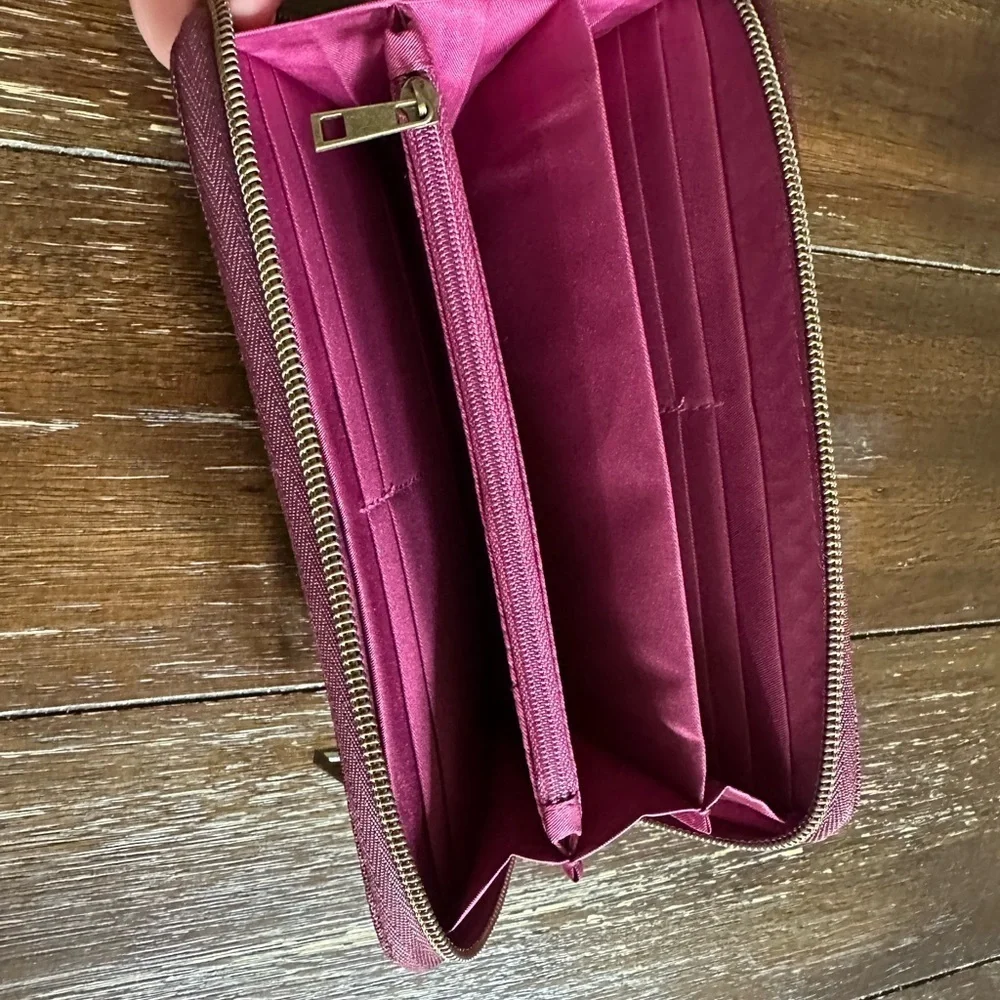 NWOT Travelon wallet